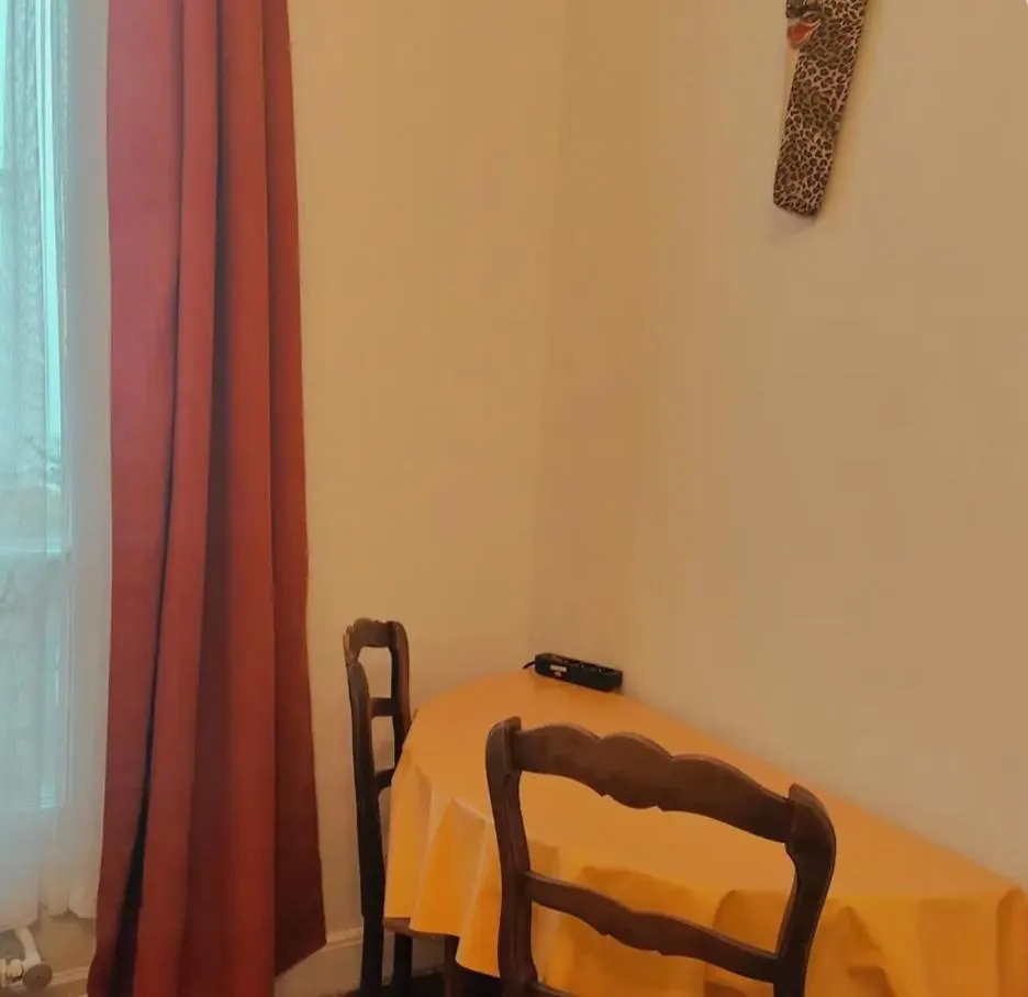 Central Room In Paris Homestay