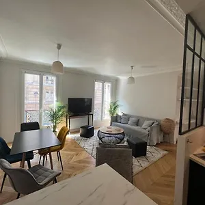 Daire De, Paris